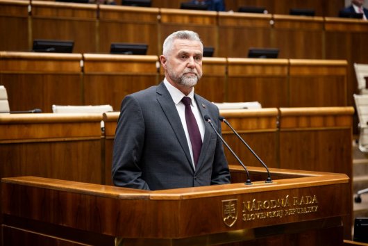 Smer-SD kritizuje opozíciu, Matovič podľa nich radikalizuje mládež – čo to znamená podľa Mareka Bartoneka
