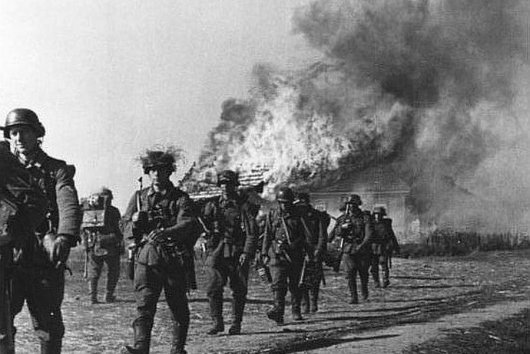 Keď sa svetu zatajil dych: Od pádu Francúzska k plánu Barbarossa