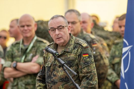 Novým predsedom Vojenského výboru NATO sa stal Carsten Breuer