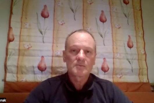 Dáta bez pátosu: Biely kôň s Ficom v sedle docválal do cieľa