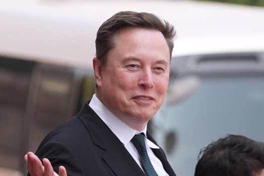 Elon Musk: O 10 rokov budeme pod nadvládou AI, ale budeme mať všetko, na čo si spomenieme. Čo na to redakcia .týždňa?