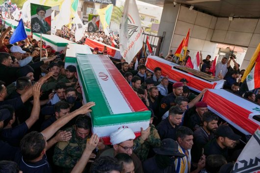 Udalosť dňa: Irán tvrdí, že zasiahol dva tankery snažiace sa preplávať Hormuzským prielivom