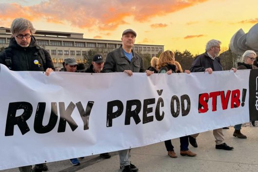 Vyše 600 ľudí chránilo rozhlas vlastným telom