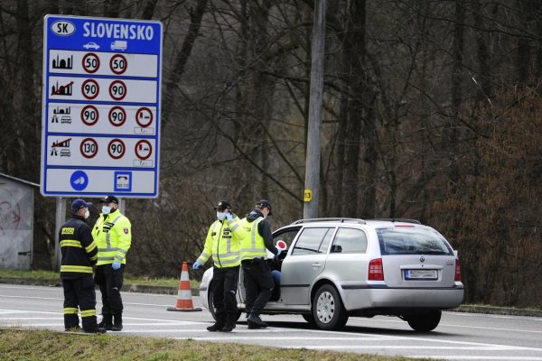 Koronavírus na Slovensku: Jedenásť nových prípadov a prísne dopravné obmedzenia 