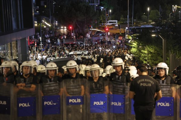 Turecká polícia zadržala ďalších opozičných politikov