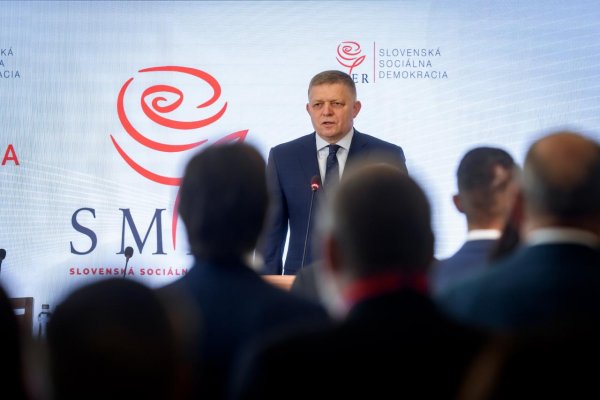 Ficove a Gašparove reči o predlžovaní volebného obdobia hraničia s pokusom o štátny prevrat