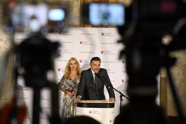 Trojročné zmluvy sú „len“ pozastavené a prejdú kontrolou, odkazuje Fond na podporu umenia aj ministerstvo kultúry