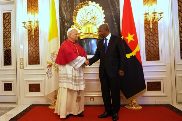 Pápež v sobotu pricestoval na návštevu Angoly