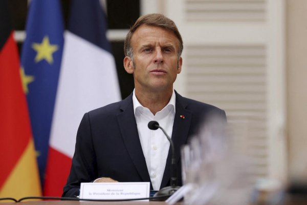 Putin je netvor pred bránami Európy, trvá Macron na svojom vyhlásení