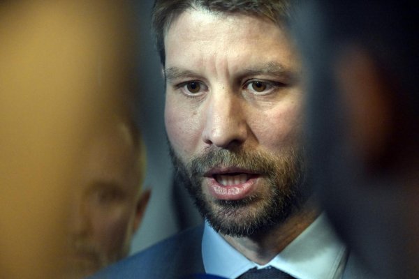 Slovensko chýba v delegácii na kontrolu poškodenia ropovodu Družba, upozornil Šimečka