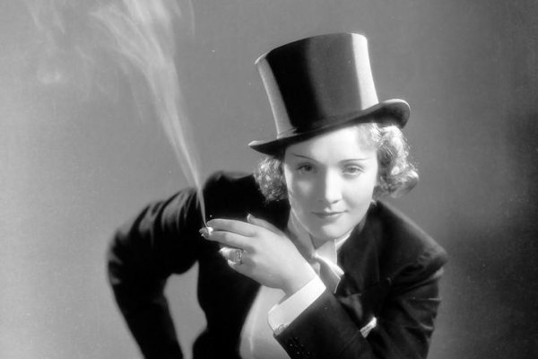 Nohavice, sukne a pravidlá: ako oblečenie odráža spoločenskú moc