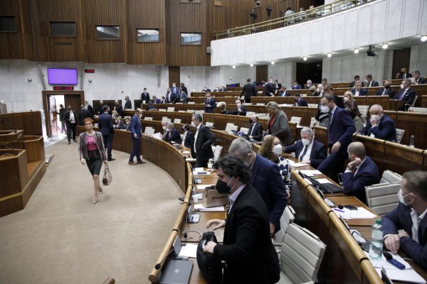 Parlament schválil prítomnosť vojsk NATO na Slovensku a štyri nové vojenské zastúpenia