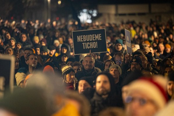 Vláda je na omyle, ak si myslí, že s podporou od občanov môže robiť všetko, vyhlásil Korčok