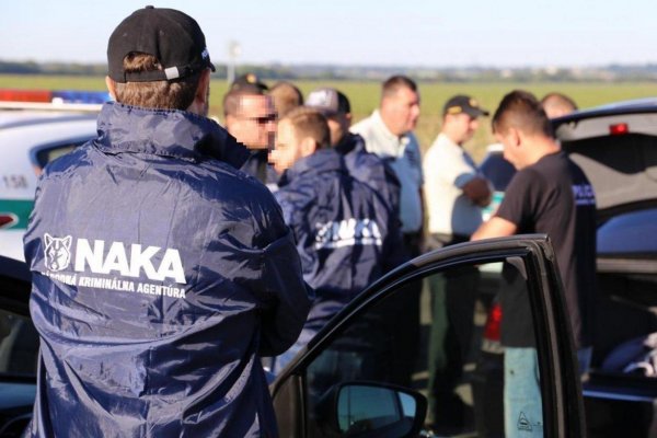 Polícia zadržala Ľudovíta Makóa a Borisa Beňu