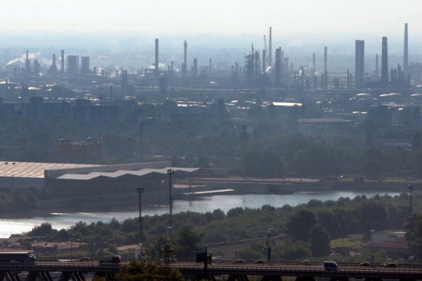 Trhy sú nervózne z Trumpových sankcií voči ruským ropným gigantom