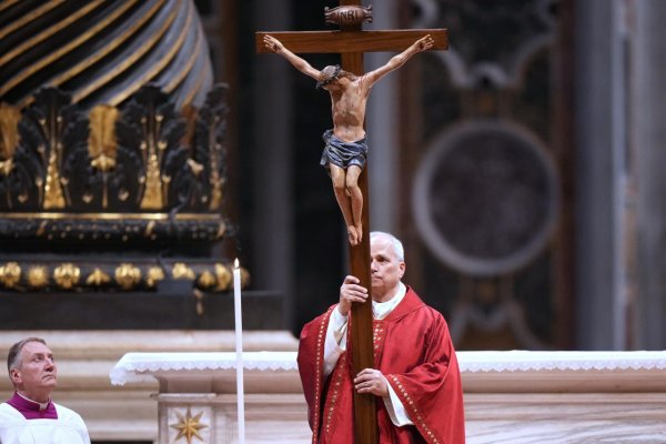 Pápež Lev XIV. osobne niesol kríž všetkých 14 zastavení krížovej cesty