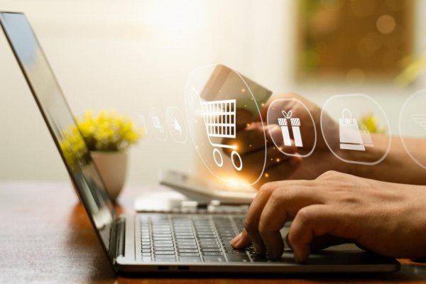 Allegro zvládlo predvianočný maratón: 99,5 % zásielok doručilo pred Vianocami načas. Január prináša výpredaje aj predsavzatia