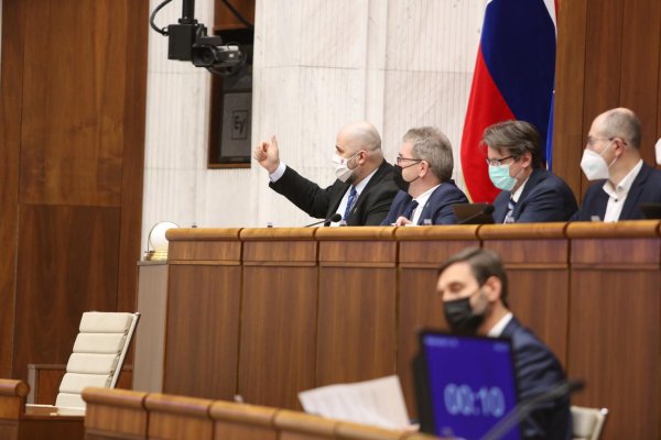 Poslanec Linhart odchádza z klubu Sme rodina 