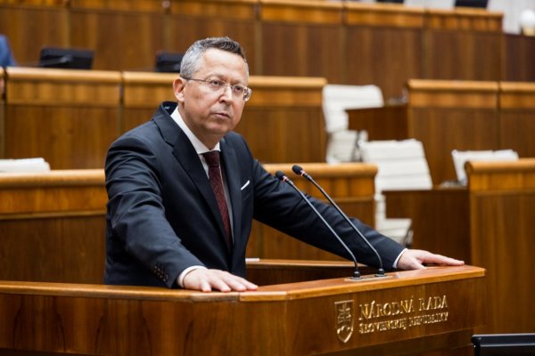 Situácia s naftou sa po prijatých opatreniach stabilizuje, tvrdí minister financií