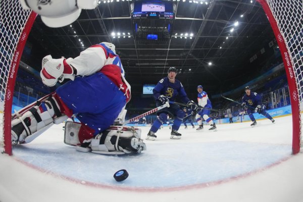 Slováci prehrali s Fínskom 2:6. Mladík Slafkovský strelil dva góly