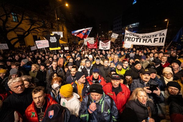 Pokračujeme, nevzdávame sa. Naživo z Námestia SNP v Bratislave