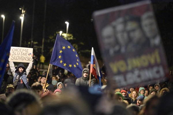 Tisícky ľudí sa zúčastnili na proteste proti krokom vlády v zahraničnej politike