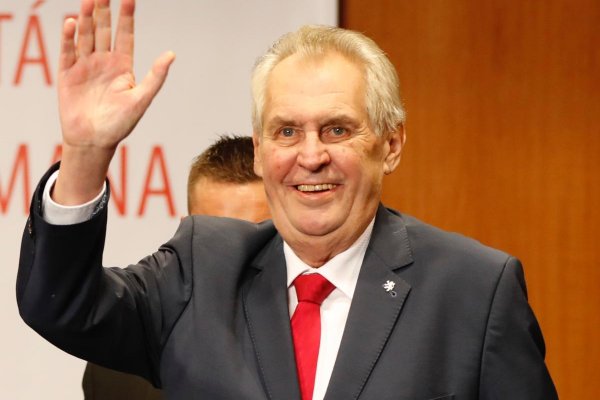 Zeman si na sjezdu ČSSD vyřizoval účty a vyzval: Necpěte se do vlády, ale podpořte ji