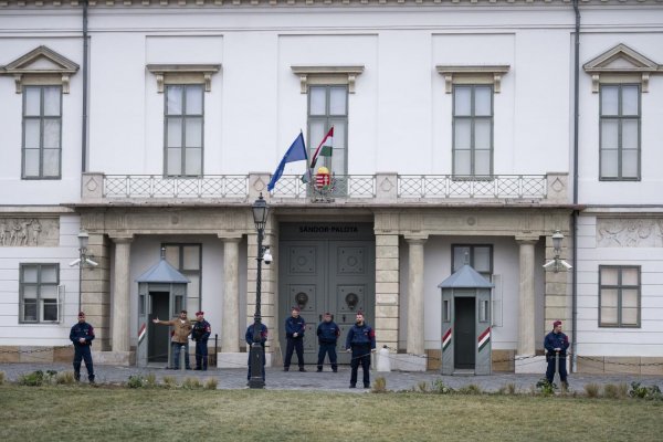 Maďarská opozícia chce priamu voľbu prezidenta i rušiť benefity Novákovej