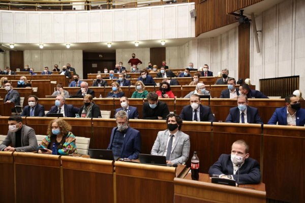 Rokovanie vlády sa neuskutočnilo pre nesúhlas koaličných strán s celoplošným testovaním