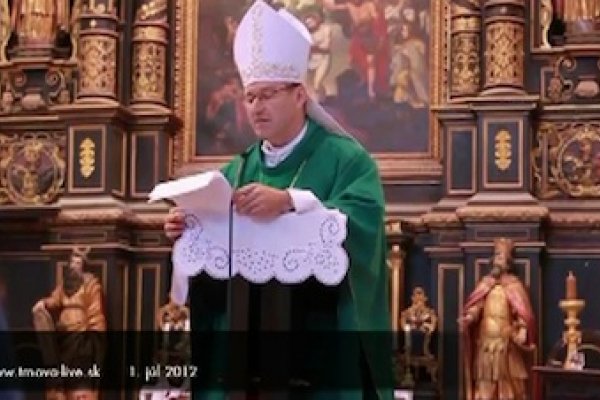 Bezáka odvolali - veriaci mu tlieskali