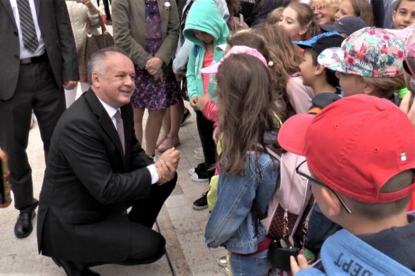 Prezident dnes nechal v paláci otvorené dvere pre ľudí