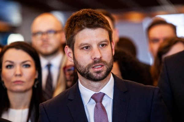 Voľby by vo februári vyhralo PS, nasleduje Smer-SD a Hnutie Slovensko