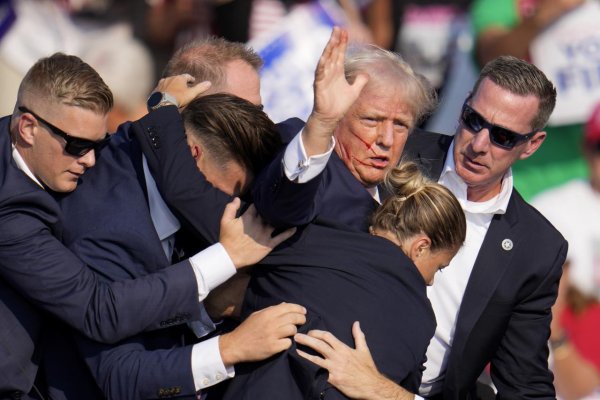 Donald Trump o vlások unikol smrti, atentátnik ho trafil do ucha