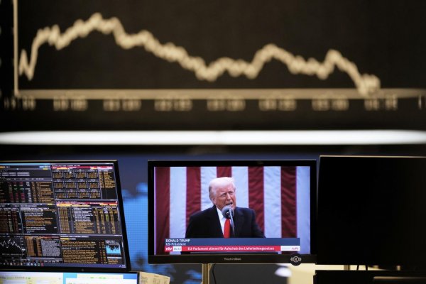 Niekto zarába milióny ešte pred vyhláseniami Donalda Trumpa. Náhoda alebo insider trading?