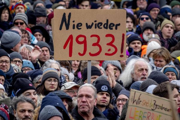 V Nemecku sa na protestov proti pravicovej strane AfD zúčastnilo minimálne 300.000 ľudí