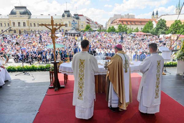 Slováci si počas piatkového štátneho sviatku pripomínajú kresťanských vierozvestcov svätého Cyrila a Metoda