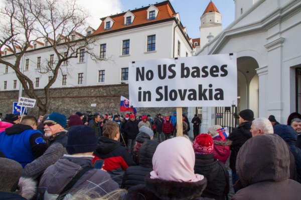 Polícia po proteste proti dohode s USA predviedla jednu osobu