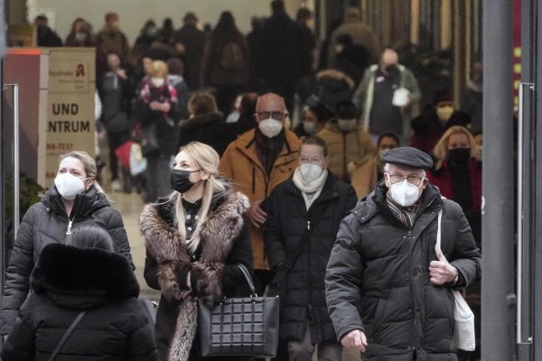 Od dnes platia nové opatrenia, pribudol režim OP plus a respirátory vonku