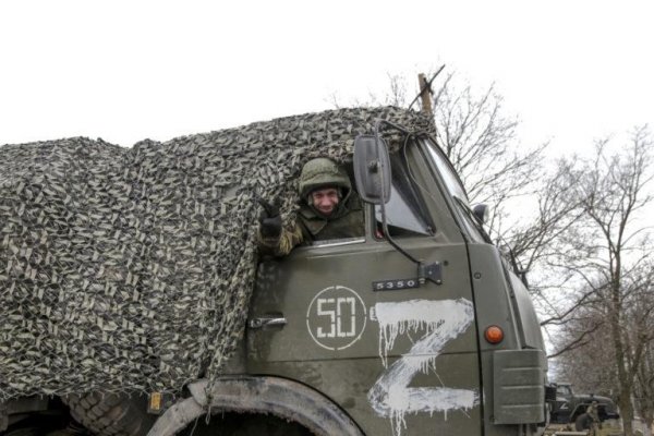 Europoslanec Zdechovský navrhuje zakázať ruské „Z“ aj sovietsky kosák s kladivom