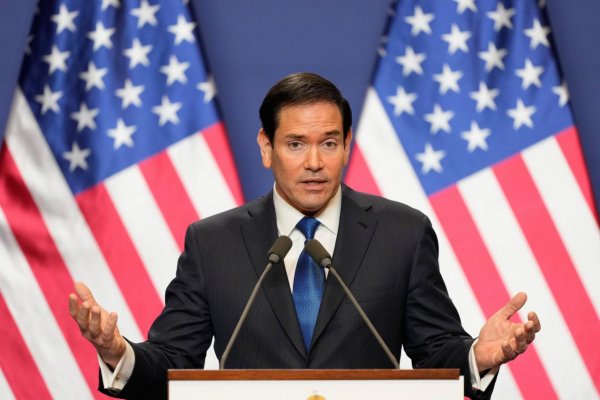 Rubio bude rokovať v Izraeli o Iráne. Spojené štáty zvyšujú vojenskú prítomnosť v regióne