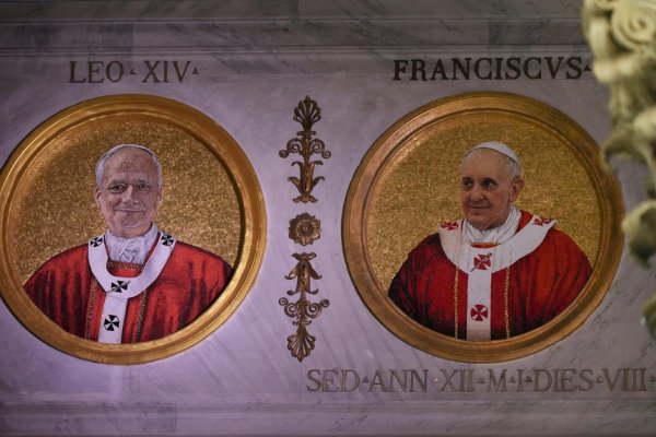 Pápež Lev XIV. vzdal hold svojmu zosnulému predchodcovi Františkovi