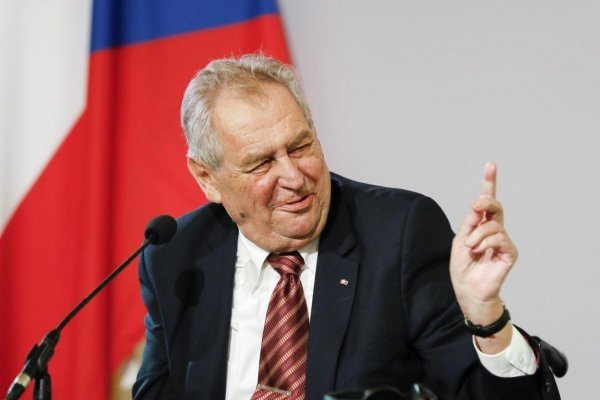 Zeman pri Lipavskom ustúpil, novú vládu vymenuje v piatok