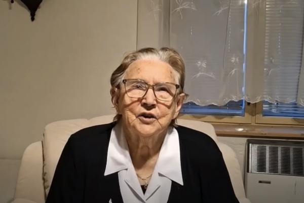 Predseda rady FPU spochybnil duševnú spôsobilosť folklórnej legendy, aby odstrelil prácu Lukáčovej. Obe reagujú