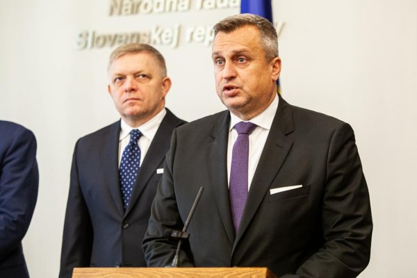 SNS vyzýva Fica, aby nehovoril o vstupe Ukrajiny do EÚ
