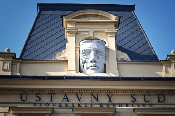 Nechráňme vlastných ľudí. Chráňme inštitúcie