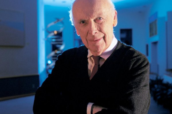 Spoluobjaviteľ DNA James Watson oslavuje 95 rokov