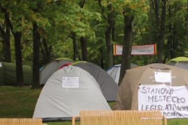 Zdravotné sestry stanujú napriek zime