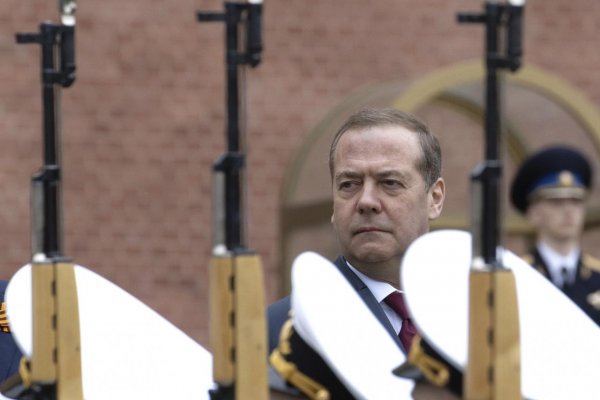 Medvedev: Moskvu nezaujíma Trumpovo „teatrálne“ ultimátum
