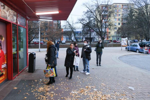 Opatrenia sa od dnes uvoľnili, zákaz vychádzania platí už len v noci