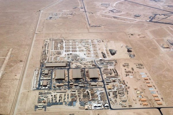Irán zaútočil raketami na americkú základňu v Katare
